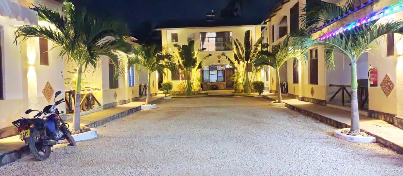 Simba Apartments 디아니 해변 외부 사진